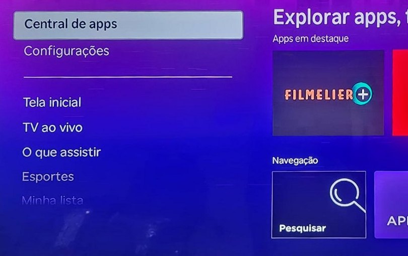 O menu da Roku com “Central de apps” selecionado; ao lado, o bloco Navegação com o ícone Pesquisar.